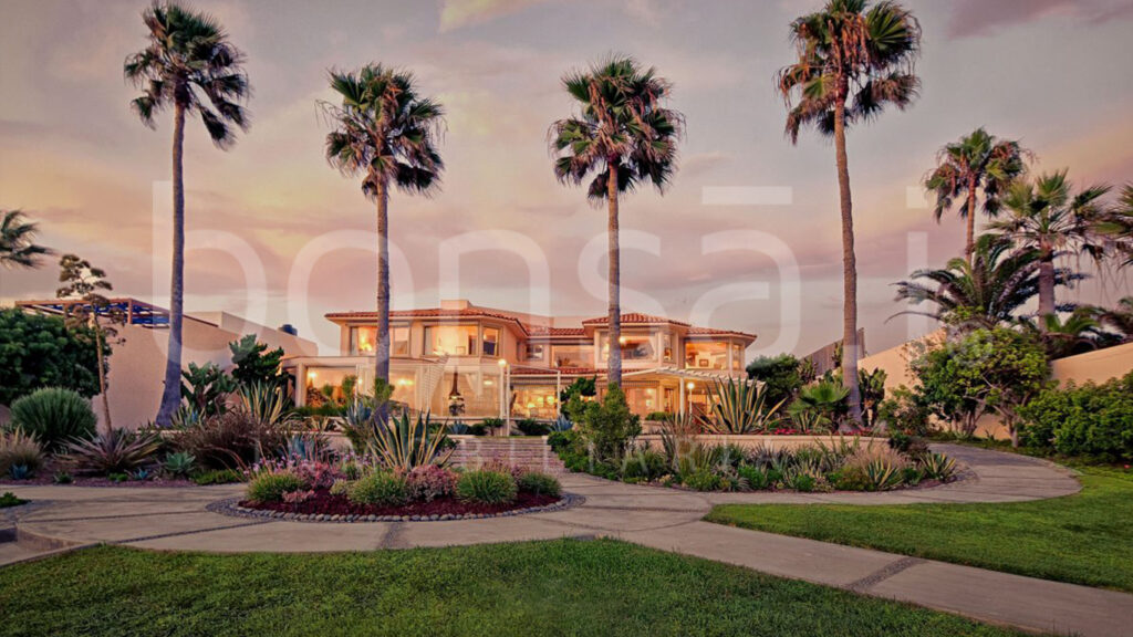 Esplendida Residencia frente al Océano Pacifico – Precio de OPORTUNIDAD!!